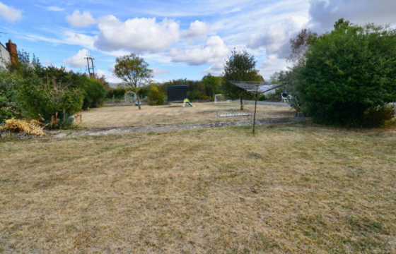 Plot for sale in Offenham photo